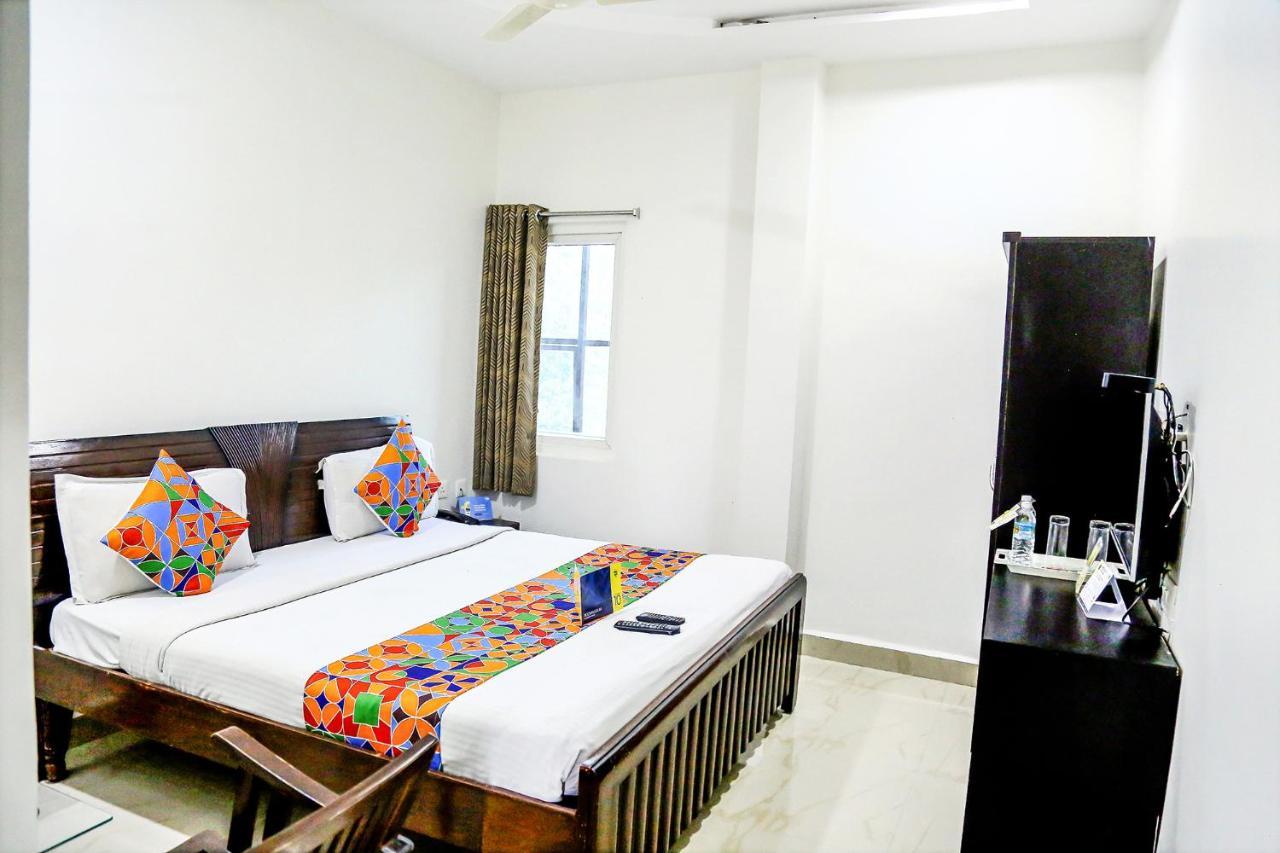 Fabexpress Essvee Mg Road Vijayawada Vijayawāda Exterior foto